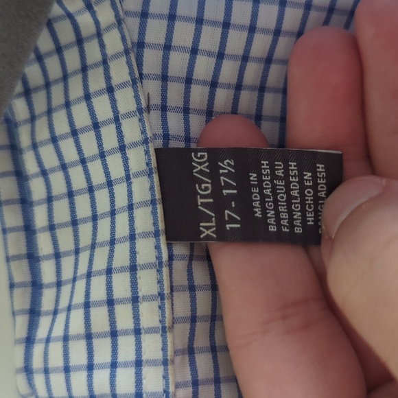 Size X-Large/Neck 17-17½ Blue/White Van Heusen Button Up - Picture 4 of 5